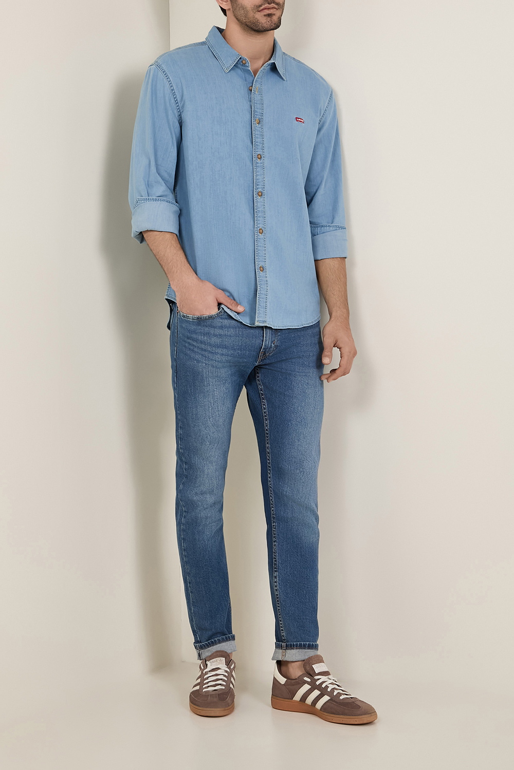 מכנסי ג'ינס בגזרת סלים